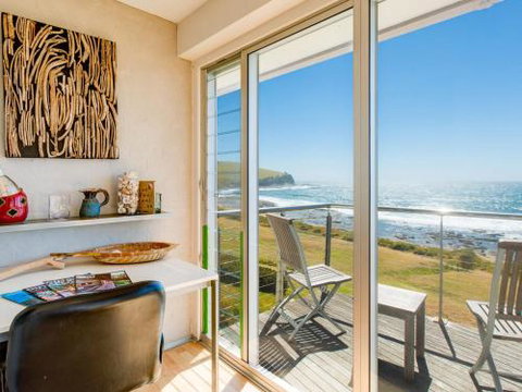 PENZANCE Gerroa Beachfront To Shelley Beach & 4pm Check Out Sundays - New Castle Holiday 0