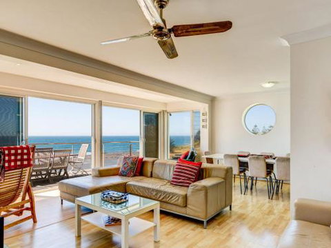 PENZANCE Gerroa Beachfront To Shelley Beach & 4pm Check Out Sundays - New Castle Holiday 1