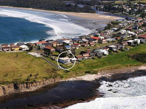 PENZANCE Gerroa Beachfront To Shelley Beach & 4pm Check Out Sundays - New Castle Holiday 6