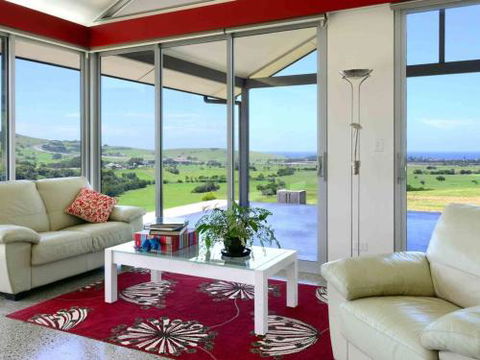 ROSE VALLEY Gerringong 4pm Check Out Sundays - New Castle Holiday 5