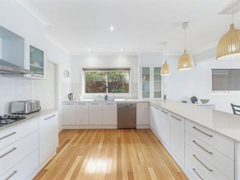 VIEWTOPIA Gerroa 4pm Check Out Sundays - New Castle Holiday 3