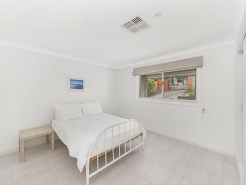 VIEWTOPIA Gerroa 4pm Check Out Sundays - New Castle Holiday 5