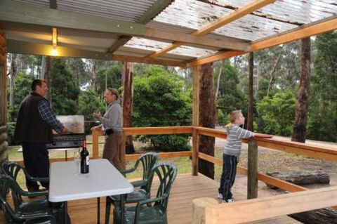 Lakes Entrance Log Cabins - New Castle Holiday 2
