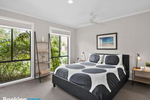 Rye Poolside Escape - New Castle Holiday 5
