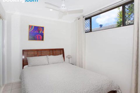 Schirrmann 56 Four Bedroom Home On Canal With Pool Pontoon Aircon & WiFi! - New Castle Holiday 4