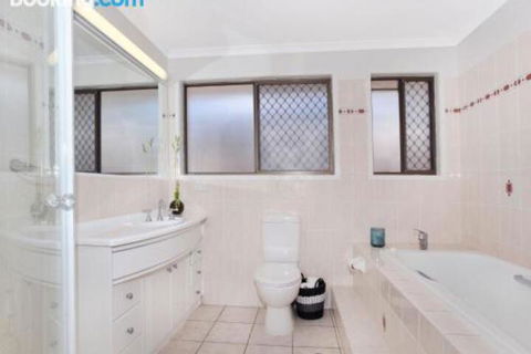 Schirrmann 56 Four Bedroom Home On Canal With Pool Pontoon Aircon & WiFi! - New Castle Holiday 0