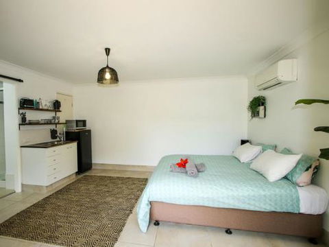 Studio 9 - New Castle Holiday 0