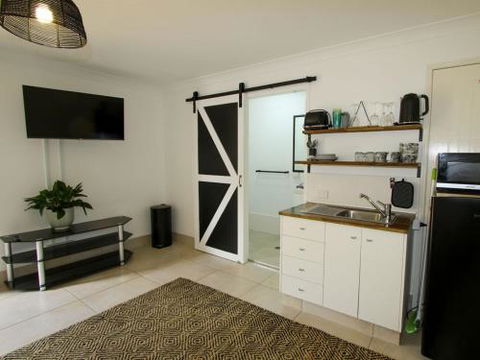 Studio 9 - New Castle Holiday 5
