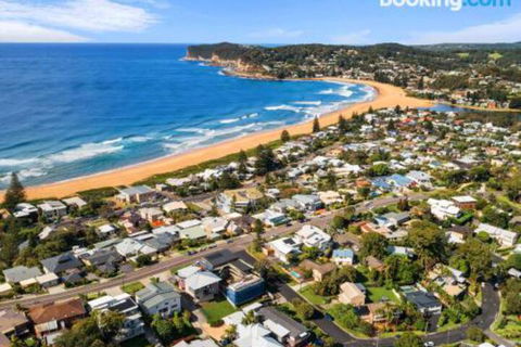 Beachfront Delight 14b Bareena Avenue - New Castle Holiday 0