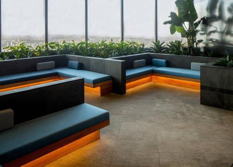 Spectacular City Views Pool & Free Parking - New Castle Holiday 1