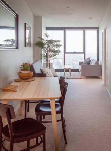 Spectacular City Views Pool & Free Parking - New Castle Holiday 6