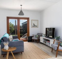 SPINDRIFT Kiama  Surrounds 4pm check out Sundays - New Castle Holiday