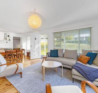 MOBYS at HYAMS Hyams Beach 4pm check out Sundays - New Castle Holiday