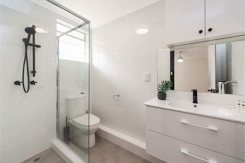 Executive 1BR Suite - Close To Foreshore & Cbd - New Castle Holiday 4