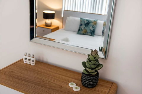 Executive 1BR Suite - Close To Foreshore & Cbd - New Castle Holiday 1