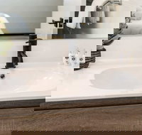 Contemporary 1BR Apartment - Near the City - New Castle Holiday