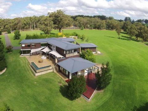 ALPINE LODGE Alpine Southern Highlands 4pm Check Out Sundays - New Castle Holiday 4