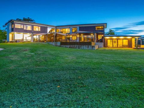 ALPINE LODGE Alpine Southern Highlands 4pm Check Out Sundays - New Castle Holiday 0