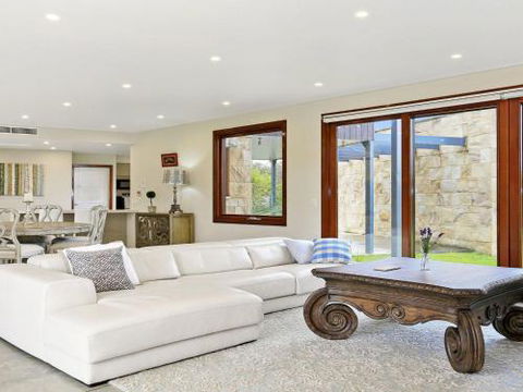 ALPINE LODGE Alpine Southern Highlands 4pm Check Out Sundays - New Castle Holiday 5