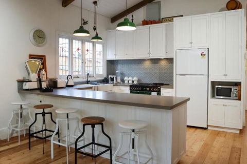 Vintage Charm On St. Leonards - New Castle Holiday 4