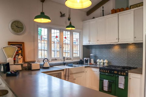 Vintage Charm On St. Leonards - New Castle Holiday 3