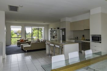 Stylish 3 Bedroom Condo - New Castle Holiday 0