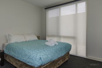 Stylish 3 Bedroom Condo - New Castle Holiday 4