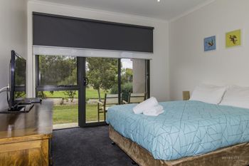 Stylish 3 Bedroom Condo - New Castle Holiday 6