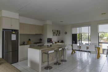 Stylish 3 Bedroom Condo - New Castle Holiday 3