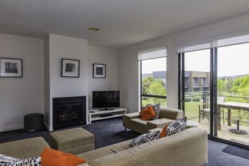 Stylish 3 Bedroom Condo - New Castle Holiday 1