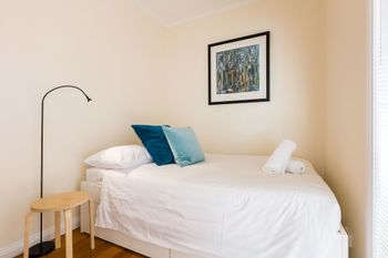 KIM 2BDR West Melbourne Apartment - New Castle Holiday 1