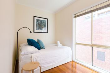 KIM 2BDR West Melbourne Apartment - New Castle Holiday 3