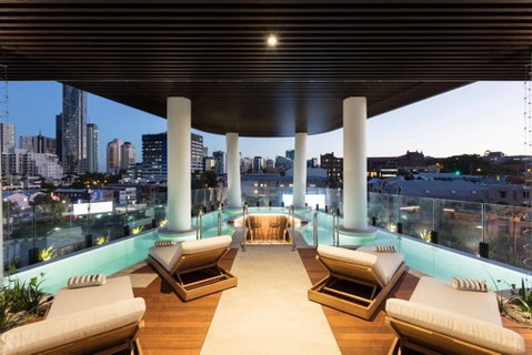 FV Iconic Designer APT, Parking, Near CBD Qfv147-14 - New Castle Holiday 3