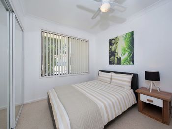 Blue Swimmer 33 Danalene Parade - New Castle Holiday 2