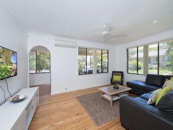 Blue Swimmer 33 Danalene Parade - New Castle Holiday 1