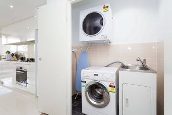 Executive Designer Apartment With Pool + Parking - New Castle Holiday 1