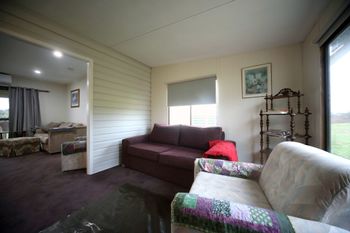 Clunes Cabins Rejuvenate Stays - New Castle Holiday 5