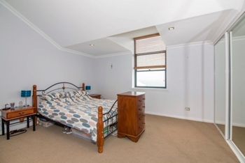 Spacious Apartment With Sea Views - New Castle Holiday 1