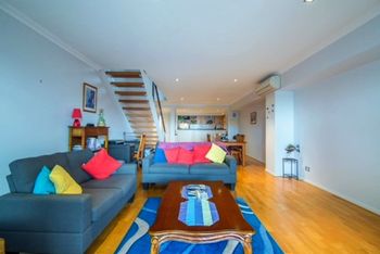 Spacious Apartment With Sea Views - New Castle Holiday 4