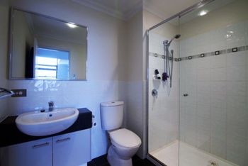 Spacious Apartment With Sea Views - New Castle Holiday 3