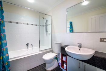 Spacious Apartment With Sea Views - New Castle Holiday 6