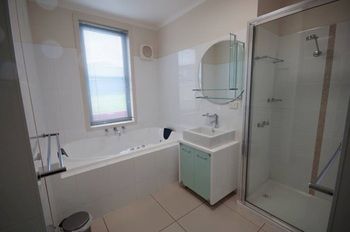 Holiday Makers - New Castle Holiday 4