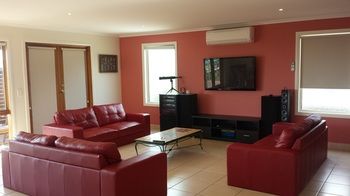 Holiday Makers - New Castle Holiday 1