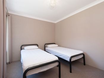 Nicholli Bay Parklands Unit 34 / 2 Gowrie Avenue - New Castle Holiday 3