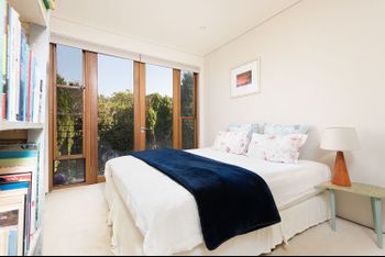 Stunning East Suburb Coastal Home H373 - New Castle Holiday 6