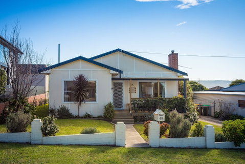 Bungo Beach House Pet Friendly House - New Castle Holiday 1