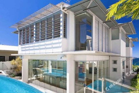 R & W Noosa Holidays 19 The Esplanade - New Castle Holiday 0