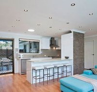 Little Beach House 8 Mistral Close - New Castle Holiday