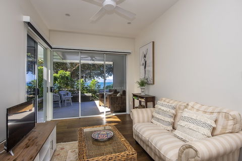 Reflections Villa 3 - New Castle Holiday 3