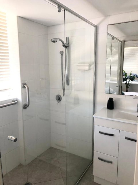 Oceania On Burleigh Beach - New Castle Holiday 4